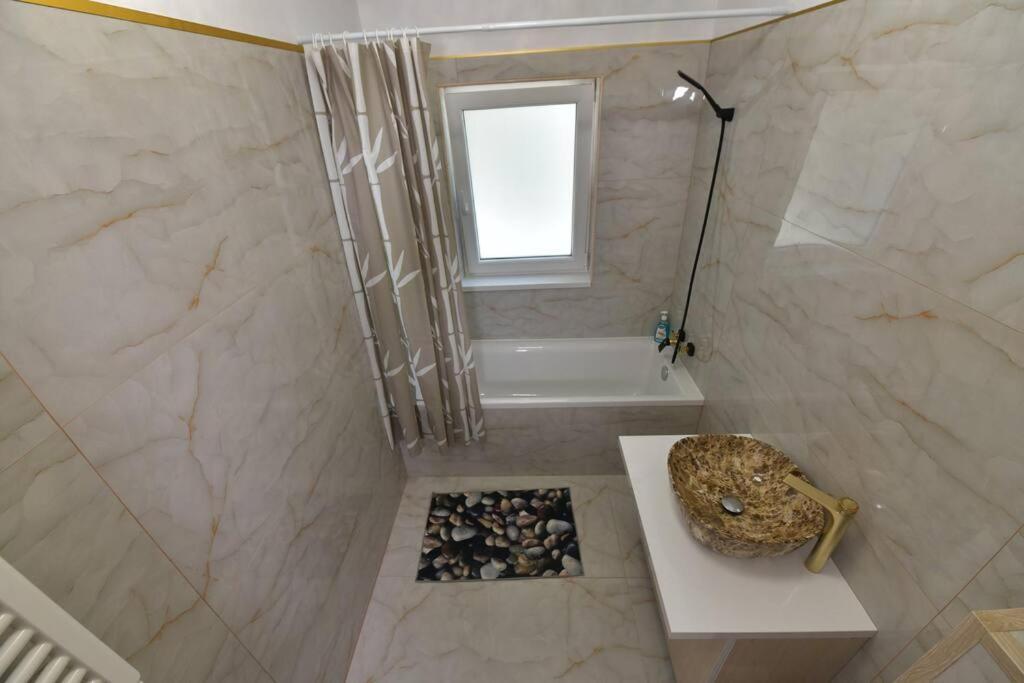 Luxury Studio / Ghencea Apartment Bukares Bagian luar foto